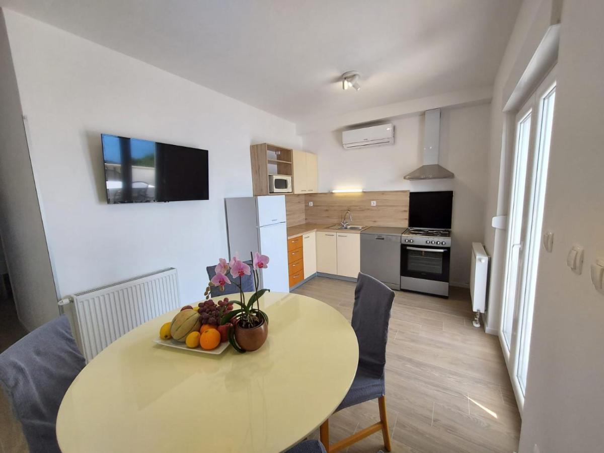 Apartmani Cvita Omis Exterior photo