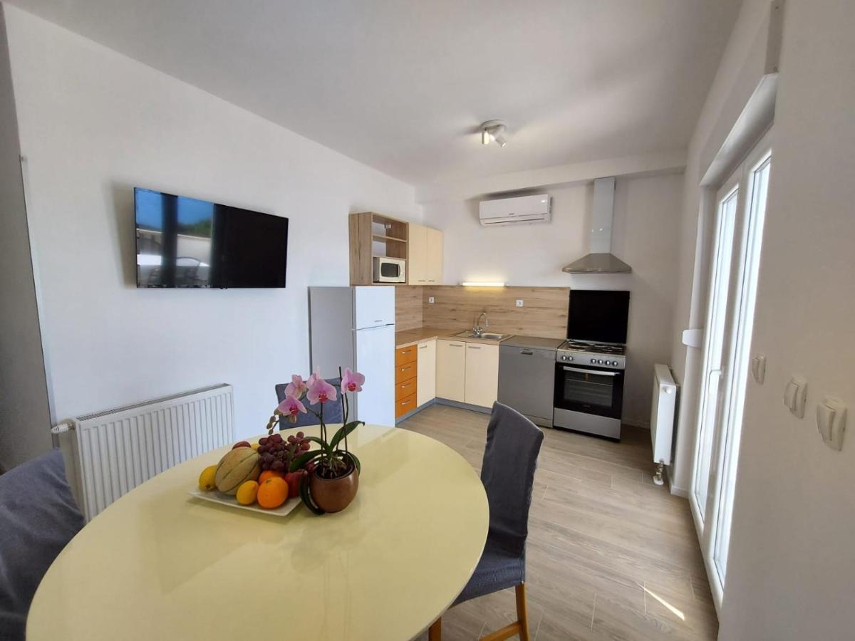 Apartmani Cvita Omis Exterior photo
