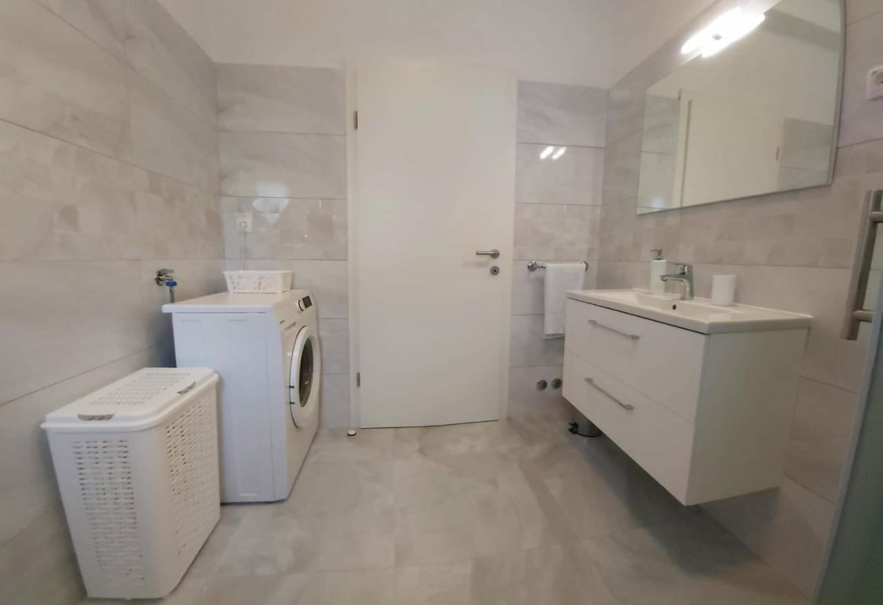 Apartmani Cvita Omis Exterior photo