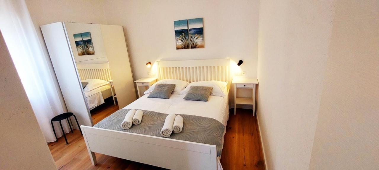 Apartmani Cvita Omis Exterior photo